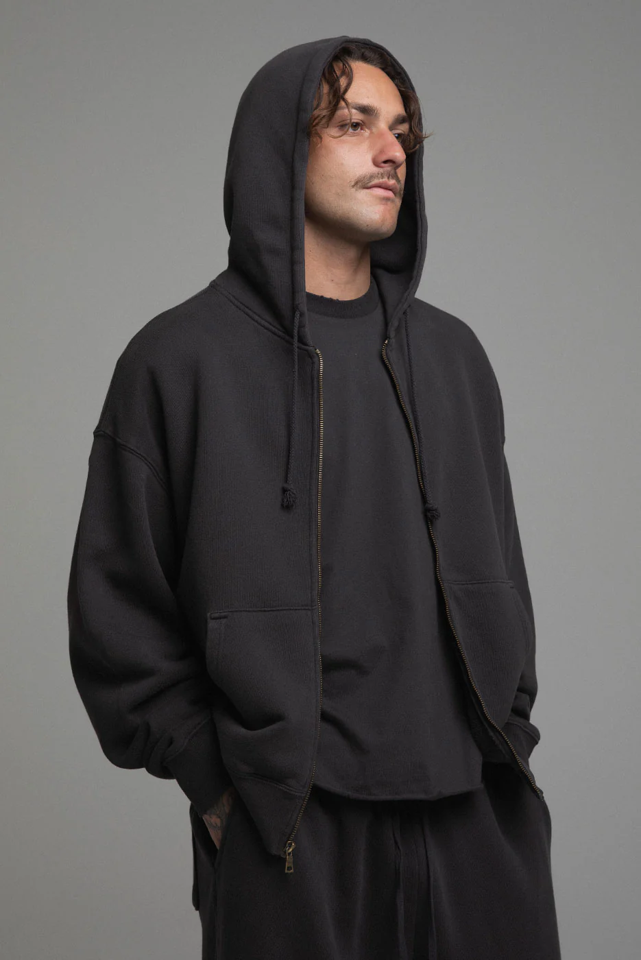 CORE ZIP HOODIE