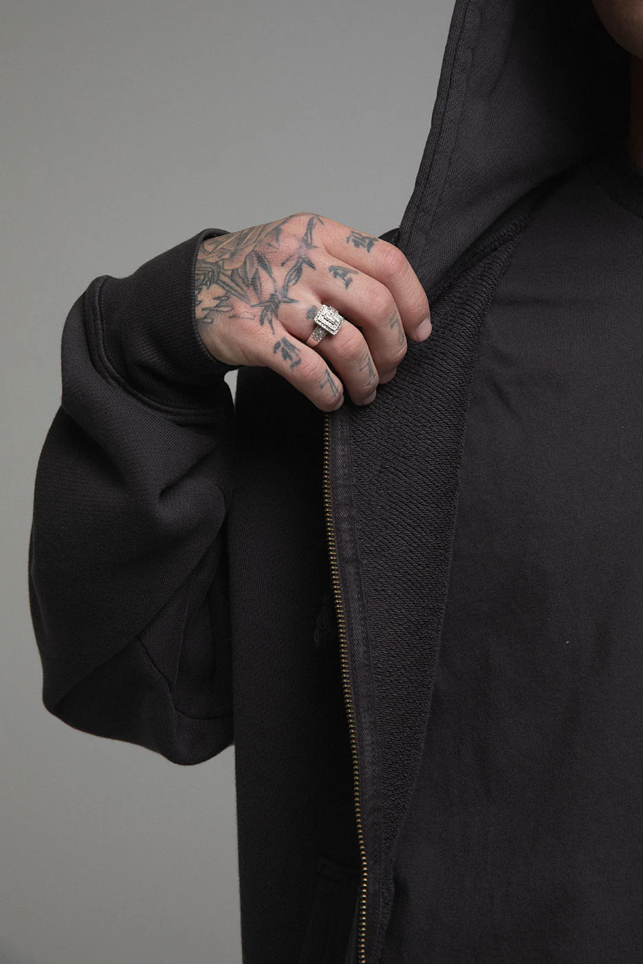 CORE ZIP HOODIE